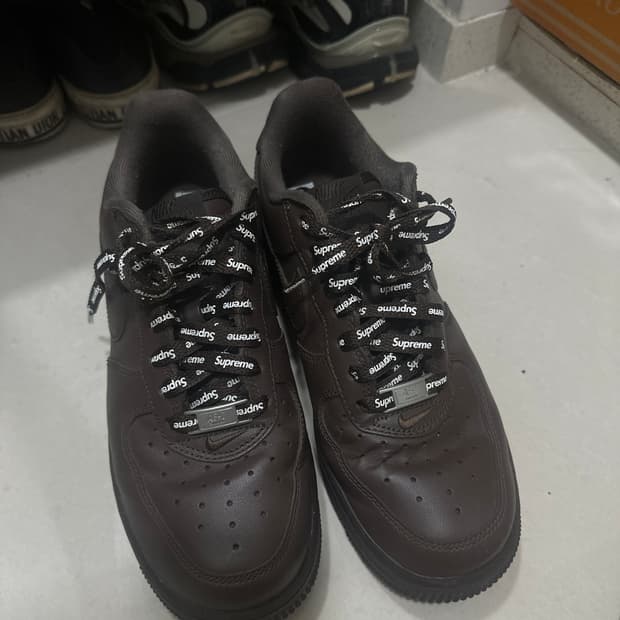 슈프림 나이키 에어포스 1 로우 바로크 브라운 