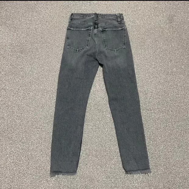 25 자라 흑청바지 여성