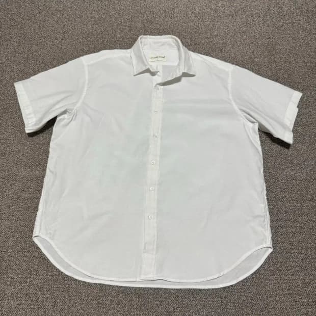 L 라퍼지스토어 화이트 반팔 셔츠