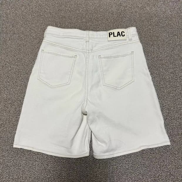 29 PLAC 화이트 데님 반바지