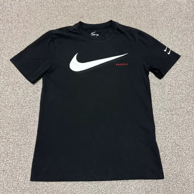 M 나이키 스우시 반팔