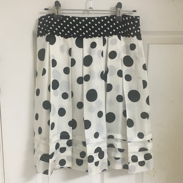 Satin 도트 땡땡이 플리츠 미디 스커트