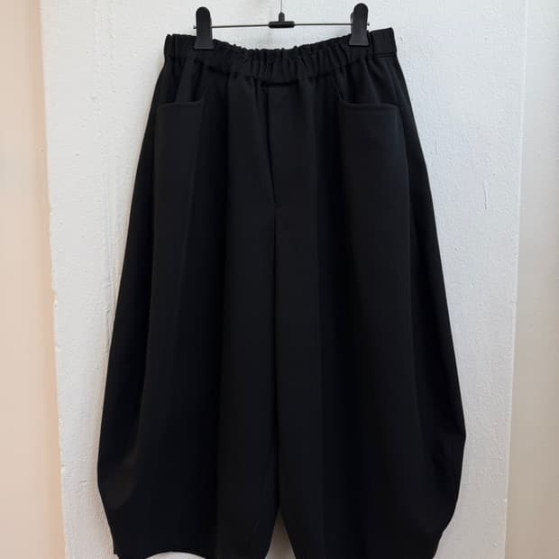 꼼데가르송 블랙 크롭 벌룬 팬츠 