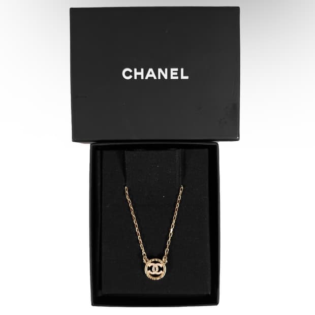 샤넬 여성 CC로고 체인 라운드 크리스탈 펜던트 목걸이 골드 AB9046