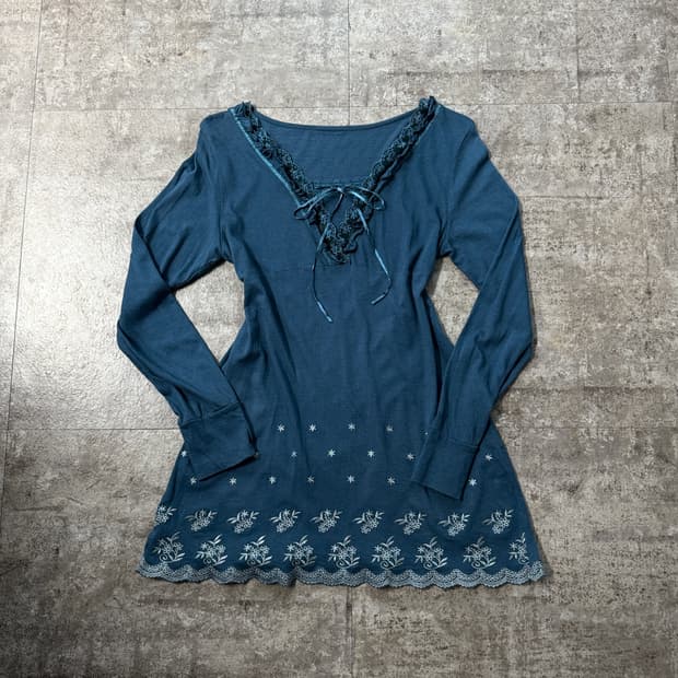 레이스 레이어드 타이 리본 자수 탑