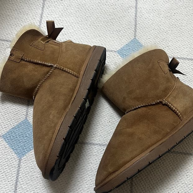 UGG 백리본 240 정품