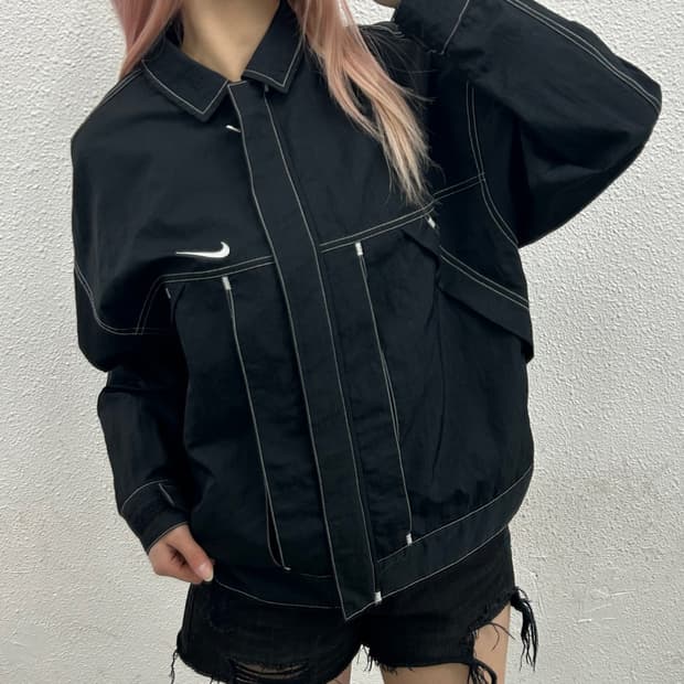 나이키 화이트 스티치 블랙 바람막이 S