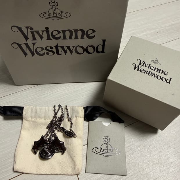 비비안웨스트우드 박쥐 날개 오브 목걸이