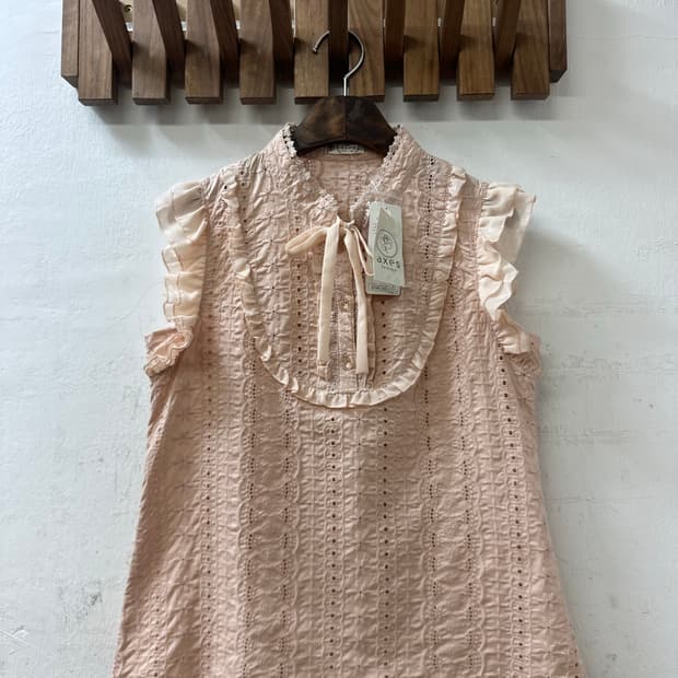 택있는새상품 axes femme 아일렛 레이스 프릴 슬리브리스 블라우스