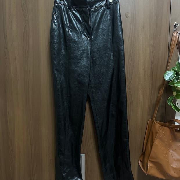 르비에르 블랙 크랙 인조가죽 팬츠