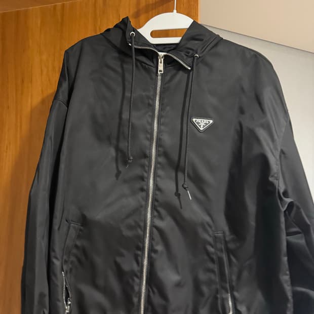 프라다 블랙 바람막이