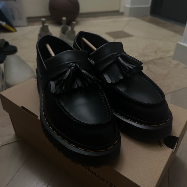 Dr. Martens 안드리안 벡스 스무스 레더 테슬 로퍼 블랙