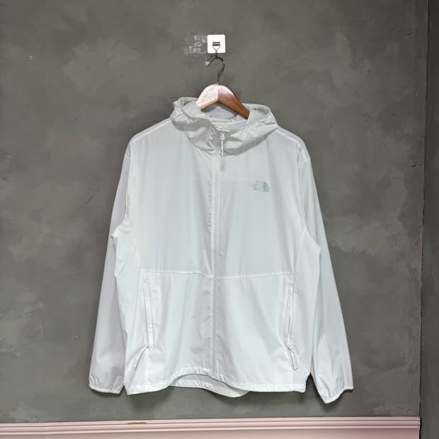 노스페이스 바람막이 화이트