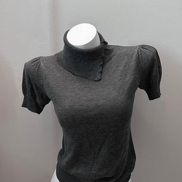 빈티지 버튼 폴라 반소매 니트