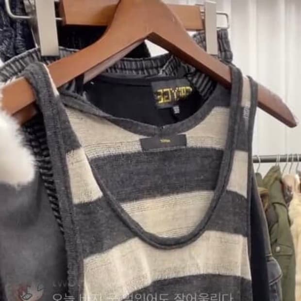 그레이 나시셋+ 카키아우터 비니