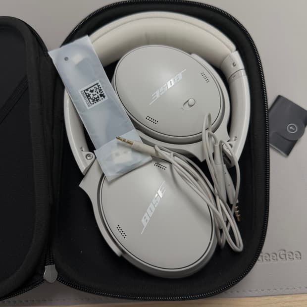 보스 QC45 노이즈캔슬링 헤드폰 스모크화이트