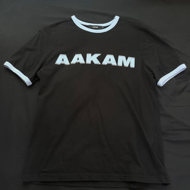 아캄 로고 패치 링거 티 반팔 Logo Patch Ringer Top 