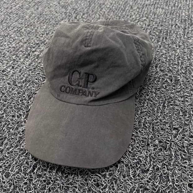 Cp컴퍼니 모자 58사이즈 (dark 색상) 볼캡