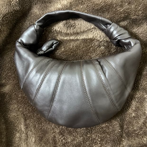 르메르 미니포춘 크로아상백 다크초콜릿 판매해요