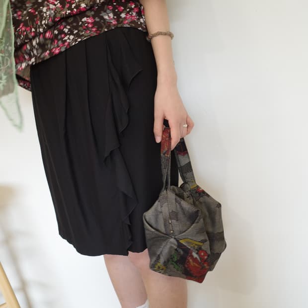 black wrinkle skirt