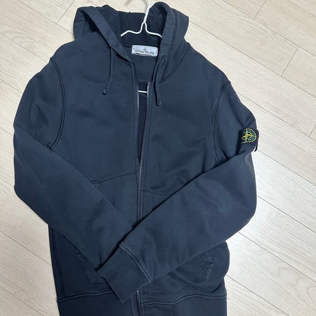 스톤아일랜드 후드집업 S 검정 급처