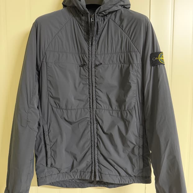 스톤아일랜드 컴포트 테크 경량패딩  M 