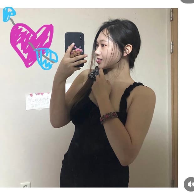 블랙 벨벳 미니 드레스