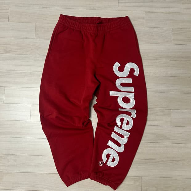(M) 슈프림 사틴 아플리케 스웻팬츠 - 25fw