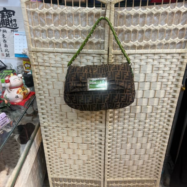 정품 펜디 주카 체인 맘마백 팝니다