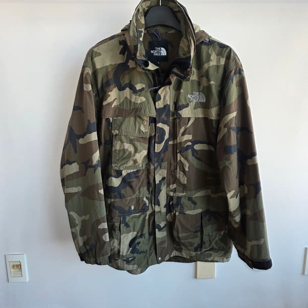 일본판 노스페이스 노벨티 카모플라쥬 야상 바람막이 L(105)