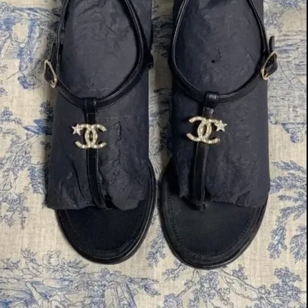 샤넬 샌들 