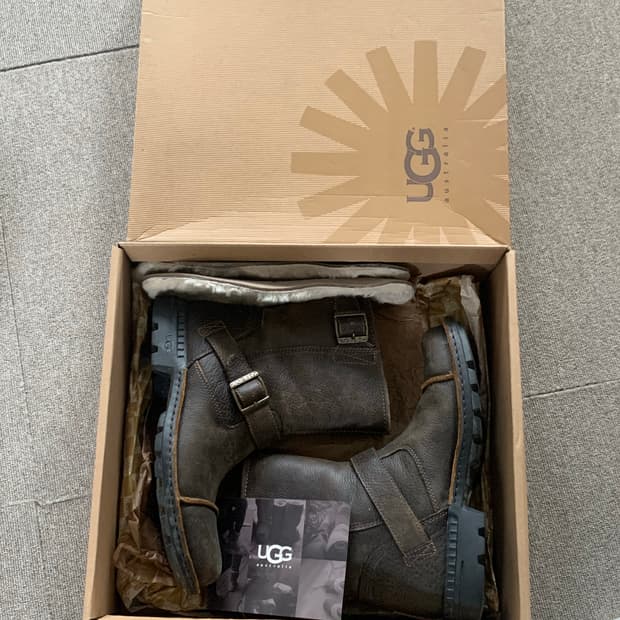 UGG 워커 부츠