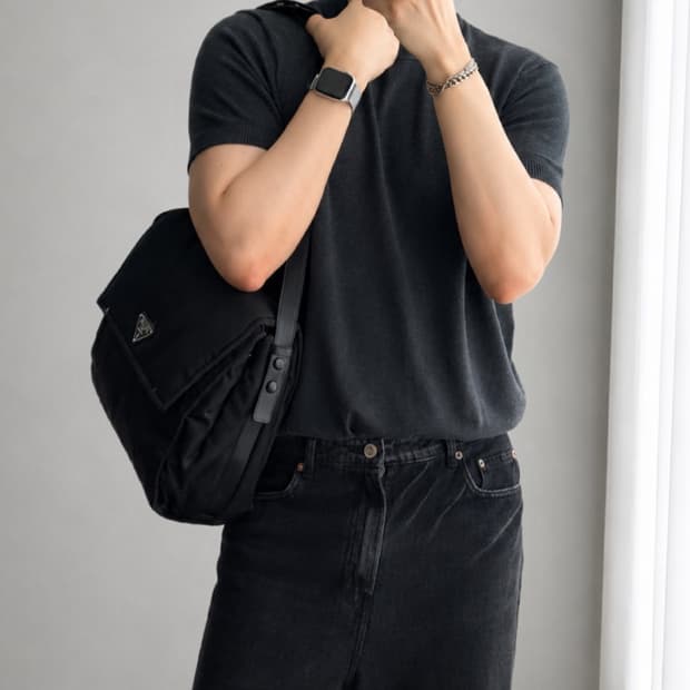 프라다 리나일론 패디드 숄더백 라지 블랙 / 사용감 적음
