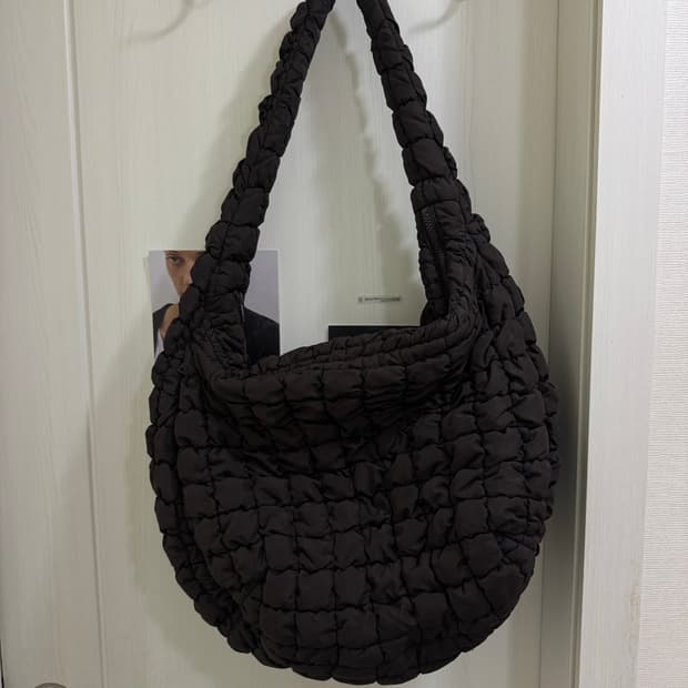 Cos 오버사이즈 퀼팅백 / 구름백 다크브라운