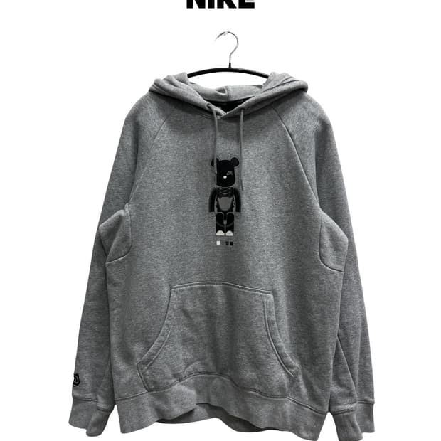 나이키SB 베어브릭 후드 티 그레이