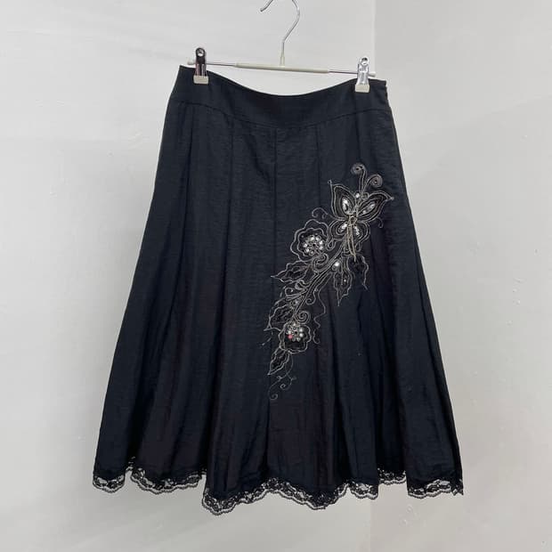 블랙페어리 자수 스커트