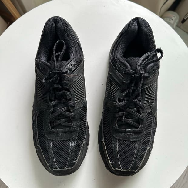 나이키 줌 보메로 5 올블랙 운동화 270 