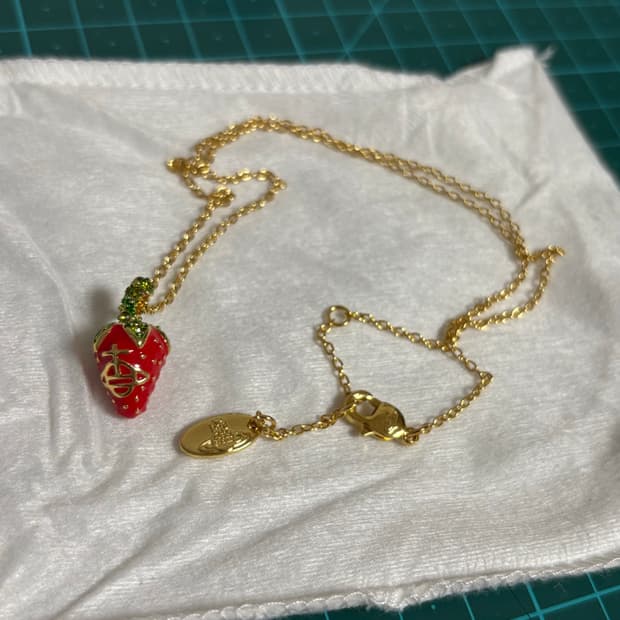 비비안웨스트우드 딸기 목걸이