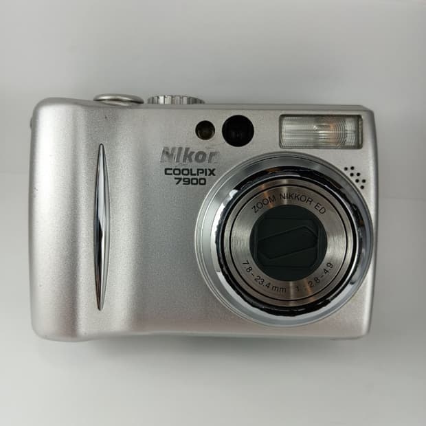Nikon coolpix7900