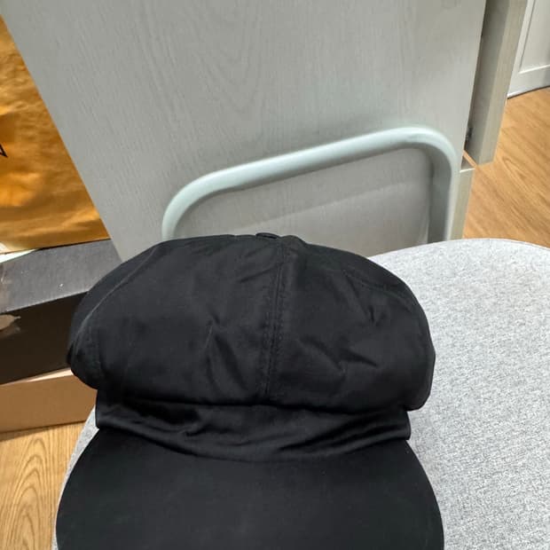 프라다 블랙 빵모자 정품