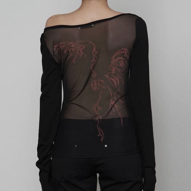 에트오소메 백 시스루 프린트 롱슬리브 블랙