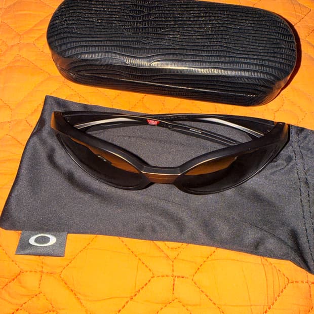 오클리 아이 자켓 리덕스 매트 블랙 프레임 