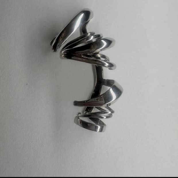 알렉산더 맥퀸 이어커프