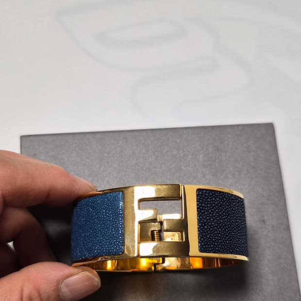 (정품) 펜디 FF로고 팔찌 (명품 여자 브레이슬릿 에르메스 클릭아슈 클