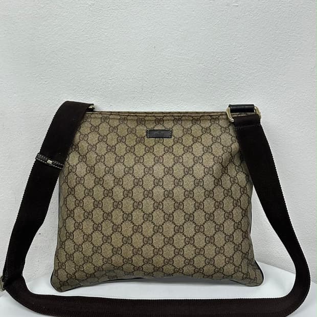 구찌 GG 수프림 크로스백