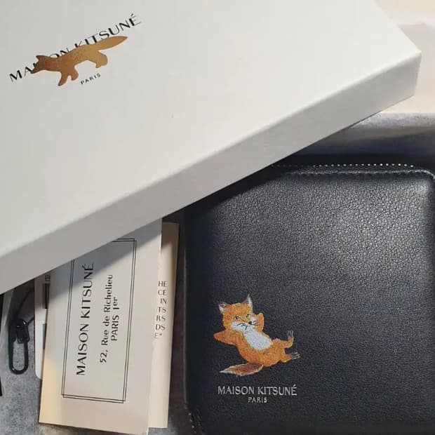 메종키츠네 칠랙스 지갑