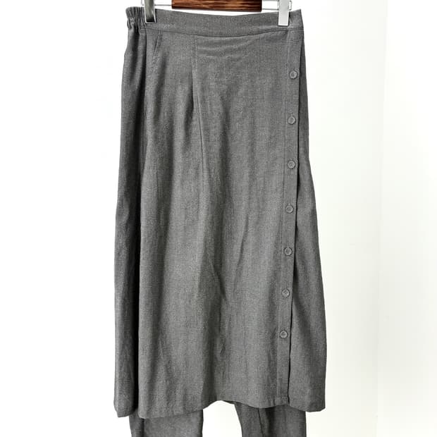 grey button skirtpants