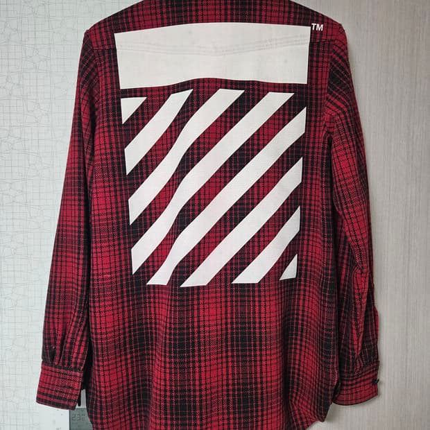 오프화이트 플란넬 셔츠 M 사이즈 (실측 105)