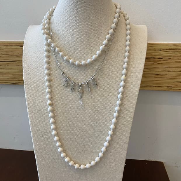 화이트 비드 롱 목걸이
