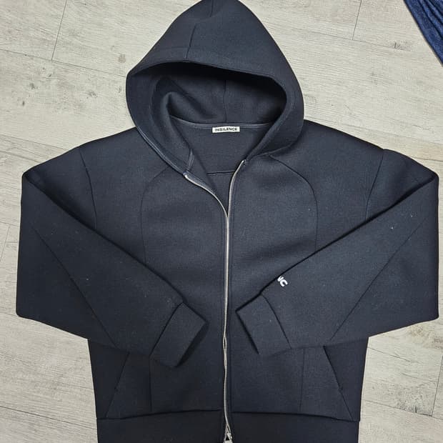 인사일런스 후드집업